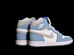 Air Jordan 1 High "Hyper Royal"