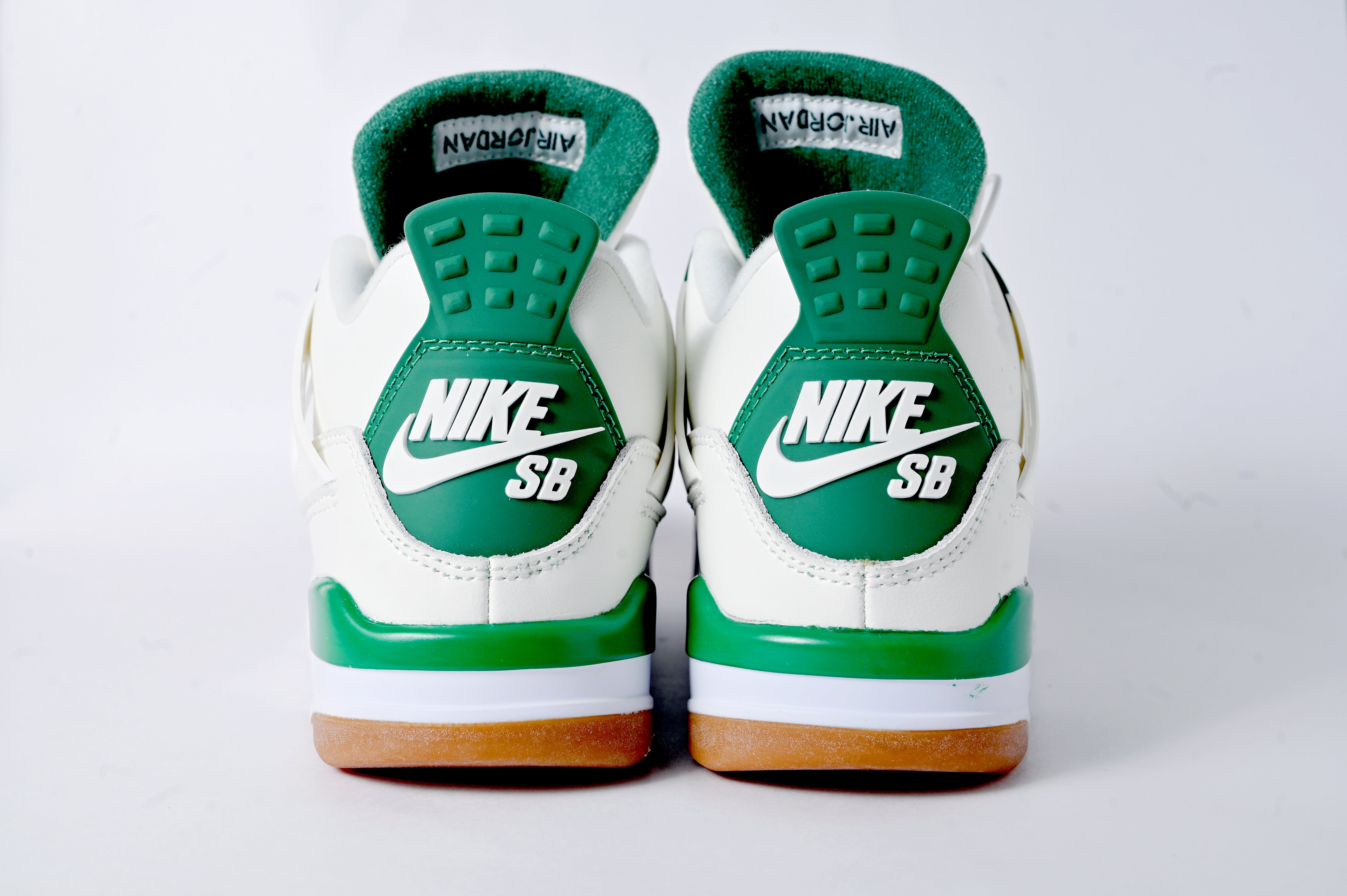 Nike SB x Air Jordan 4 Retro 'Pine Green'