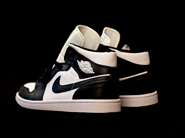 Air Jordan 1 Mid “Black/White Panda”